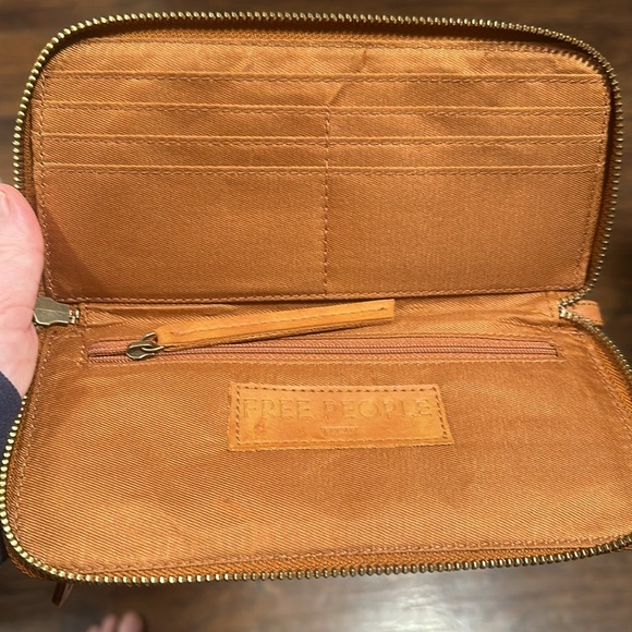 Free People wallet - Picture 1 of 4